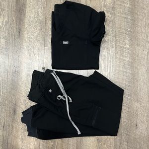 Black XS Figs scrub set